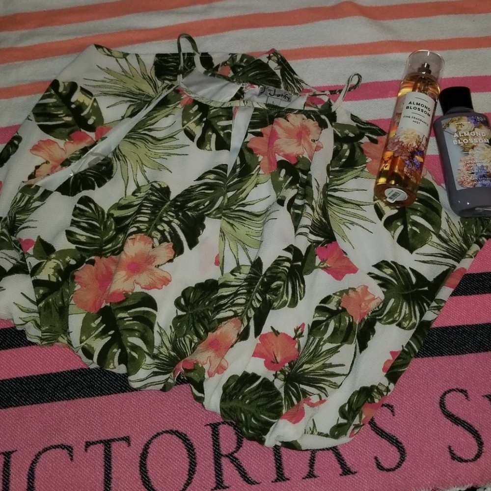 Final Sale🎉🦃Hawaiian style Romper 🌺